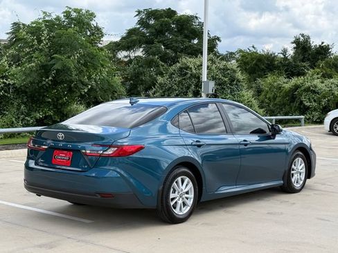 Used 2026 Toyota Camry LE w/ Convenience Package FWD image 5