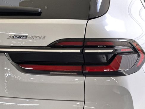 Used 2026 BMW X7 xDrive40i w/ Premium Package image 12