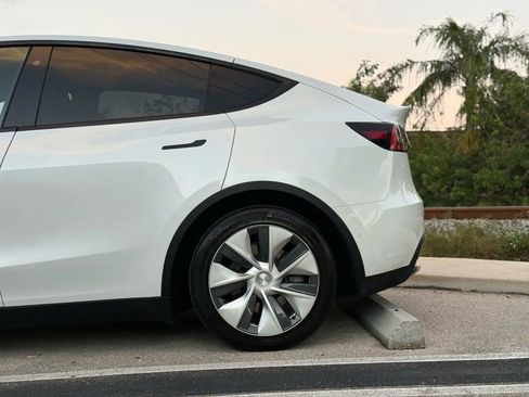 Used 2020 Tesla Model Y Long Range image 16
