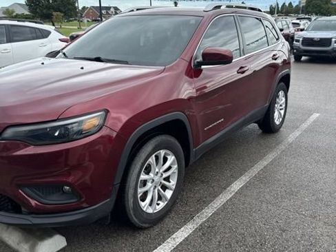 Used 2019 Jeep Cherokee Latitude w/ Popular Appearance Group AWD/4WD image 1