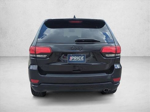Used 2018 Jeep Grand Cherokee Altitude AWD/4WD image 6