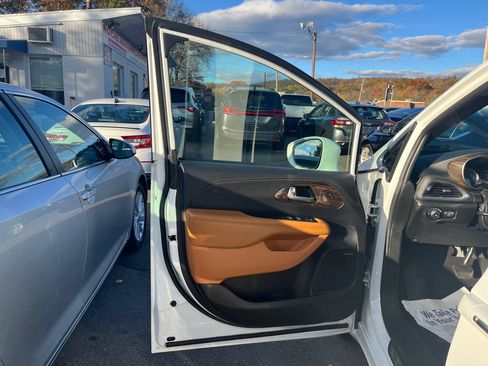 Used 2021 Chrysler Pacifica Pinnacle image 15