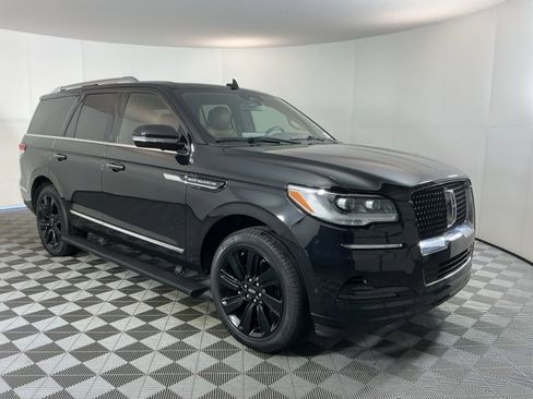 Used 2024 Lincoln Navigator Reserve w/ Equipment Group 201A image 3