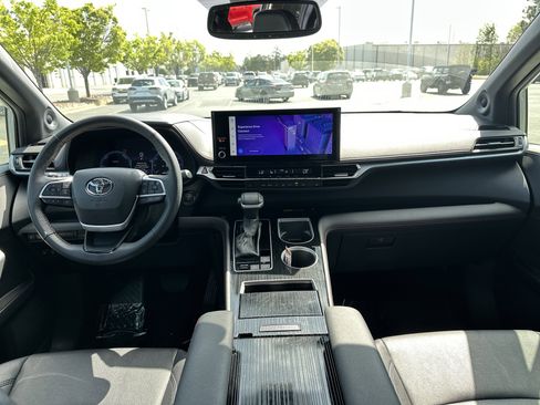 Certified 2025 Toyota Sienna XSE w/ XSE Plus Package image 29