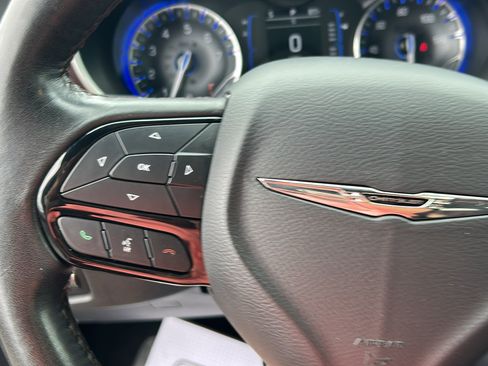 Used 2020 Chrysler Pacifica Touring-L image 26