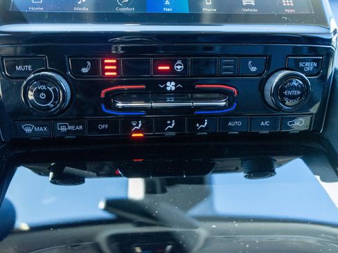 Used 2023 Jeep Grand Cherokee L Limited image 20