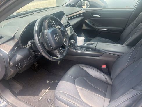 Used 2019 Toyota Avalon XLE w/ Moonroof Package FWD image 2