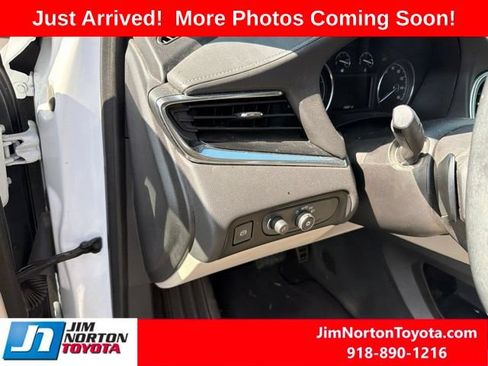 Used 2018 Buick Enclave Essence FWD image 11