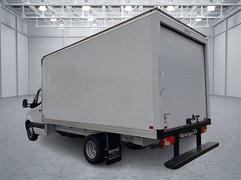 Used 2024 Mercedes-Benz Sprinter 4500 image 2