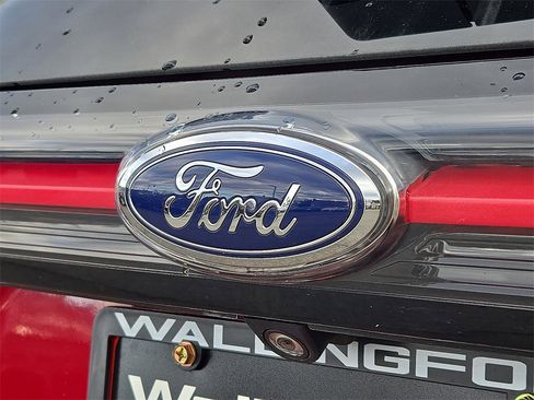 Used 2017 Ford Edge SEL w/ Equipment Group 201A image 28