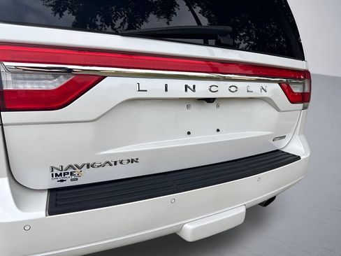 Used 2015 Lincoln Navigator 4WD image 34