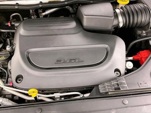 Used 2020 Chrysler Pacifica Limited image 30