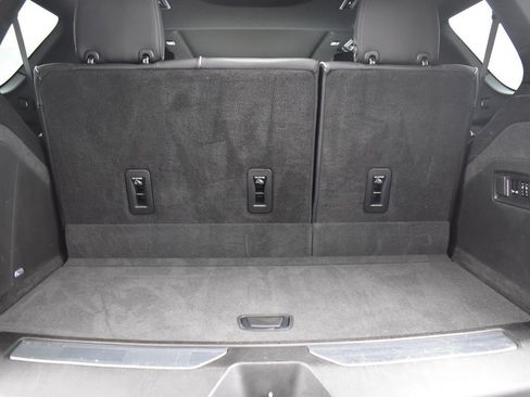 Used 2021 Cadillac Escalade Premium Luxury image 31