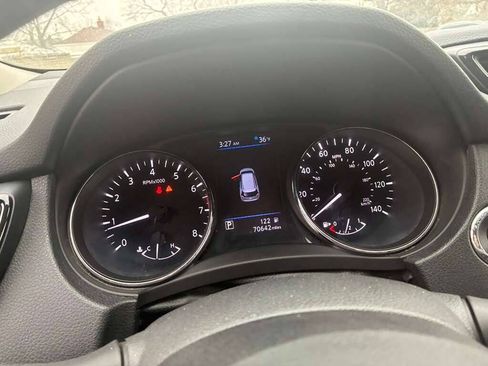 Used 2020 Nissan Rogue SV FWD image 13