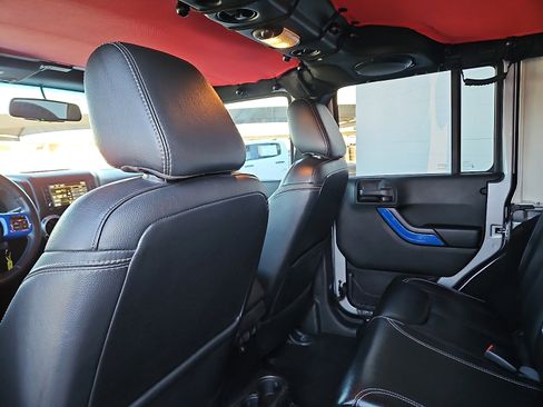 Used 2014 Jeep Wrangler Unlimited Sahara w/ Max Tow Package image 5