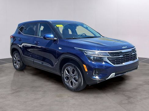 Certified 2025 Kia Seltos LX AWD/4WD image 3