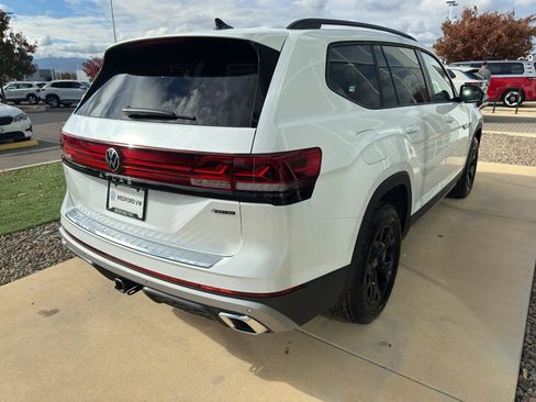 New 2026 Volkswagen Atlas Peak Edition image 4