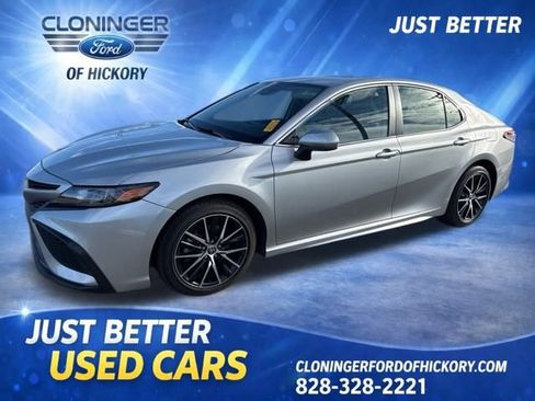 Used 2021 Toyota Camry SE image 1