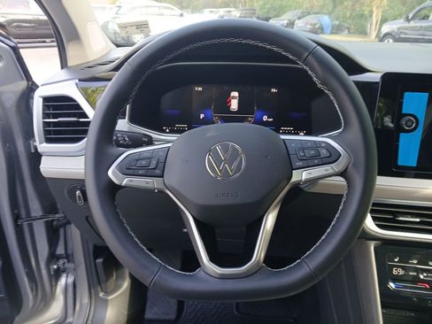 New 2026 Volkswagen Taos SE image 14