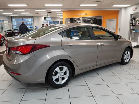 Used 2015 Hyundai Elantra SE image 10