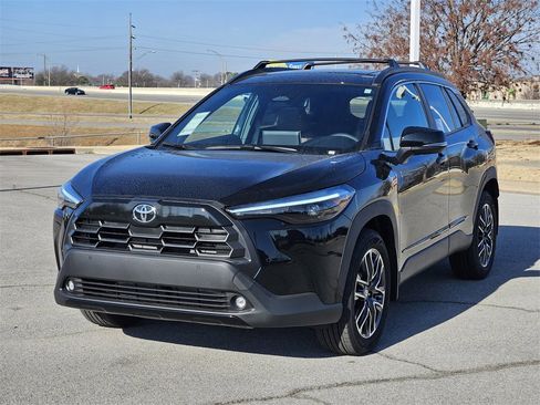 New 2026 Toyota Corolla Cross XLE w/ Convenience Package image 2