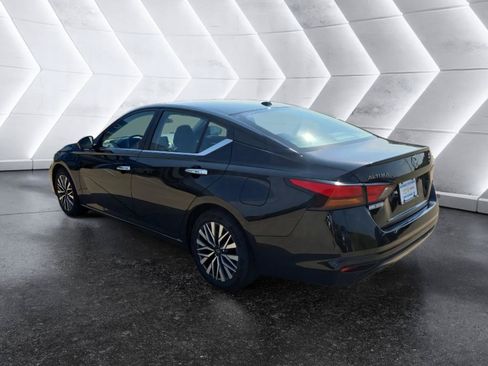 Used 2025 Nissan Altima 2.5 SV FWD image 7