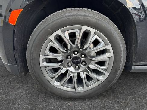 Used 2024 GMC Yukon Denali Ultimate AWD/4WD image 9