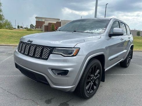 Used 2021 Jeep Grand Cherokee Laredo X AWD/4WD image 3