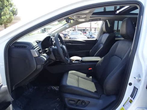 Used 2026 Toyota Camry XLE w/ Premium Plus Package AWD/4WD image 18