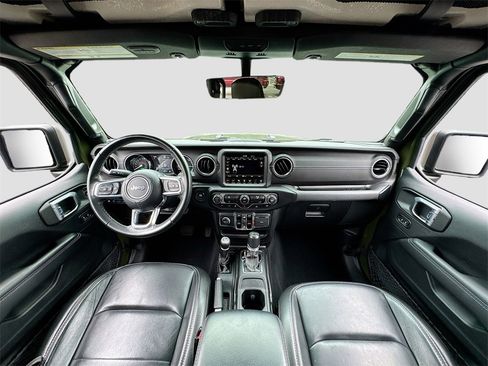 Used 2022 Jeep Wrangler Unlimited Sahara image 17