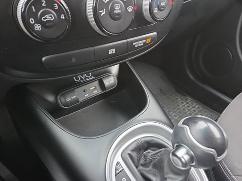 Used 2015 Kia Soul image 28