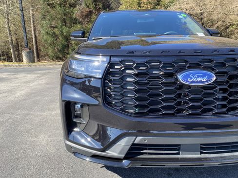 Used 2025 Ford Explorer ST-Line w/ Premium Package image 14