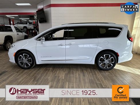 Certified 2021 Chrysler Pacifica Pinnacle image 2