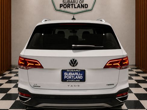 Used 2024 Volkswagen Taos SE AWD/4WD image 5