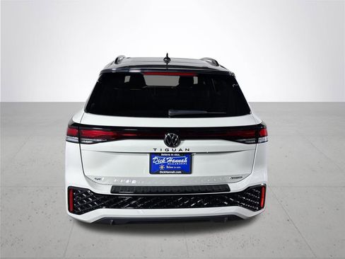 New 2026 Volkswagen Tiguan SE R-Line AWD/4WD image 7