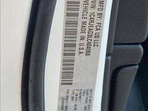 Used 2020 Jeep Grand Cherokee Laredo RWD image 15