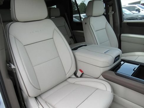 Used 2026 GMC Yukon Denali w/ Sun & Power Step Package RWD image 9