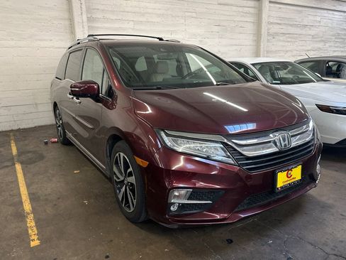 Used 2018 Honda Odyssey Elite image 2