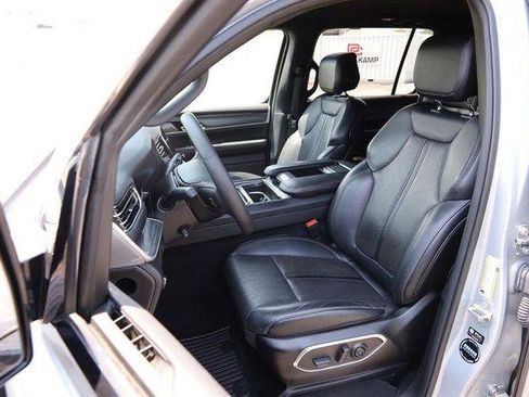 Used 2024 Jeep Wagoneer Series II w/ Flexible Seating Group AWD/4WD image 9