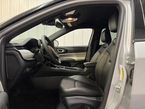 Used 2025 Jeep Compass Limited AWD/4WD image 10