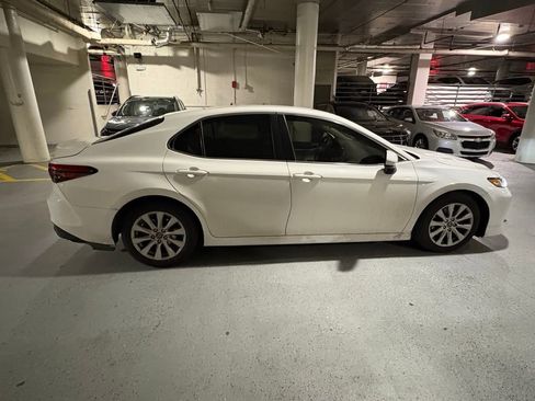 Used 2018 Toyota Camry LE image 8
