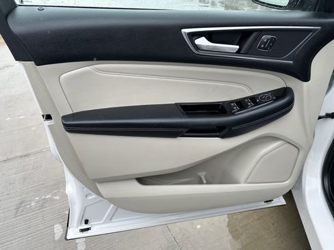 Used 2018 Ford Edge Titanium w/ Equipment Group 302A AWD/4WD image 12