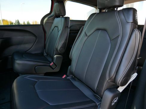 New 2026 Chrysler Pacifica Select image 10