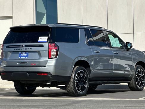 Used 2024 Chevrolet Suburban RST w/ Luxury Package image 3