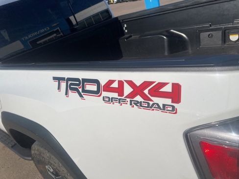 Used 2022 Toyota Tacoma TRD Off-Road image 14