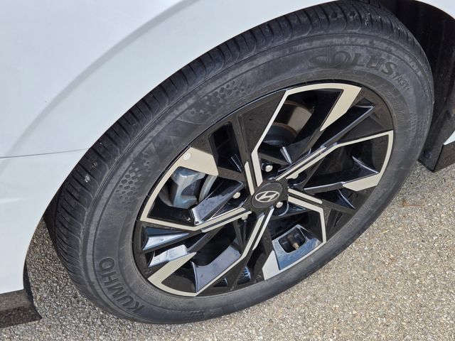 Used 2025 Hyundai Sonata SEL FWD image 12