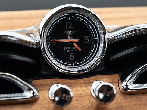 Certified 2025 Bentley Bentayga Extended Wheelbase AWD/4WD image 41