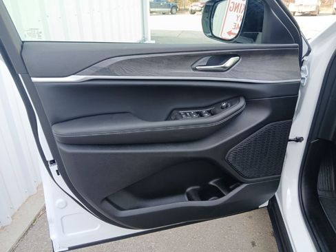 New 2026 Jeep Grand Cherokee Altitude image 25