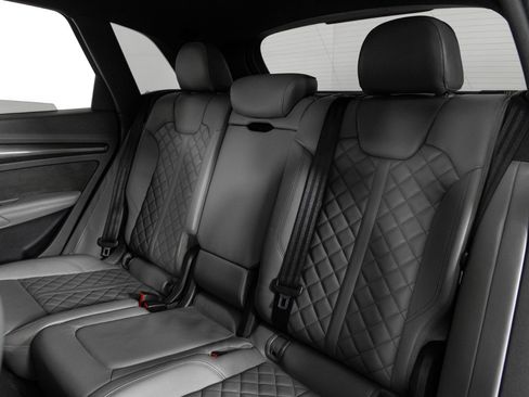 Used 2018 Audi SQ5 Premium Plus w/ Navigation Package image 17