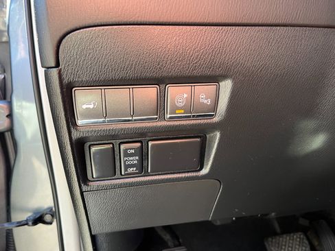 Used 2016 INFINITI QX80 4WD w/ Deluxe Technology Package image 16